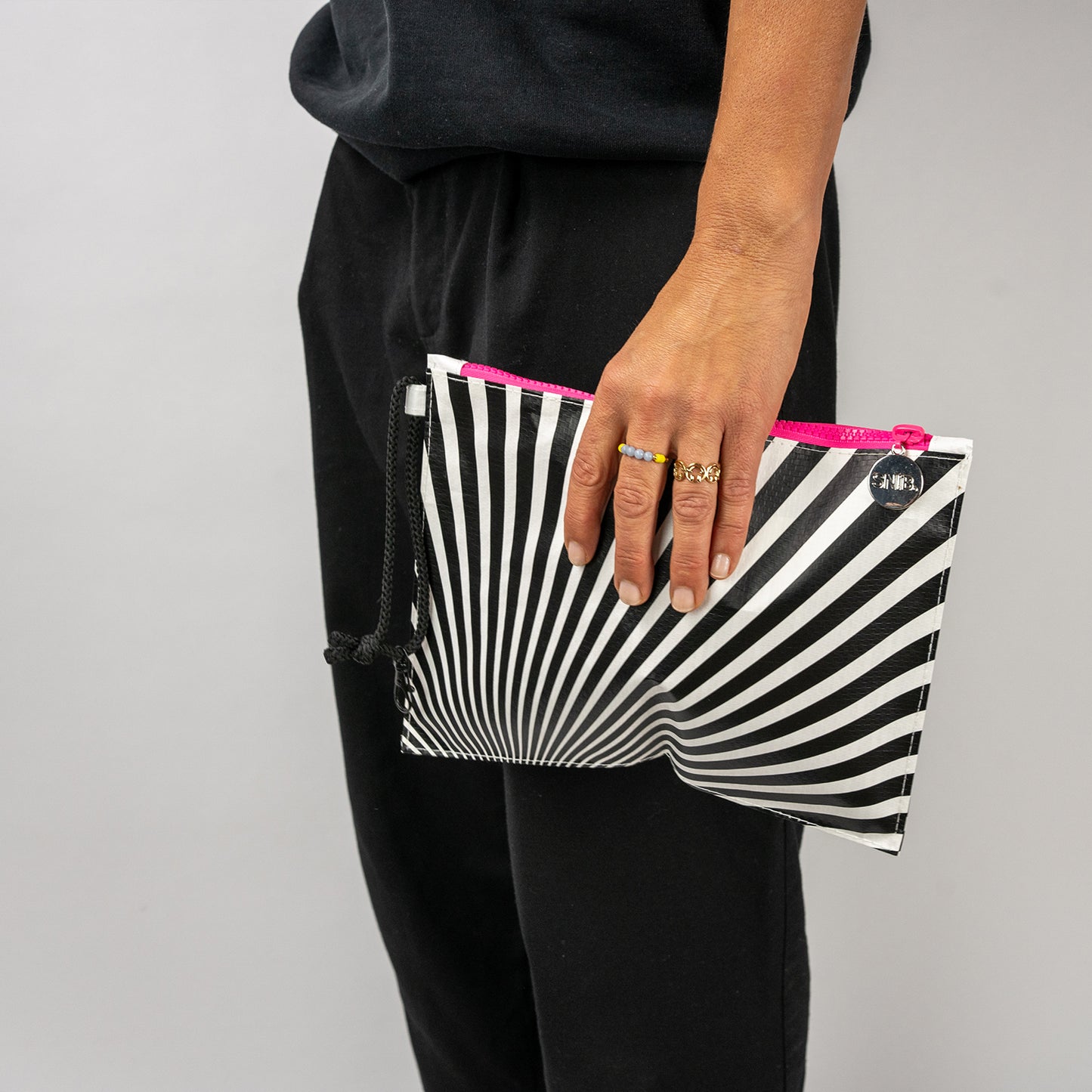 Clutch monochrome